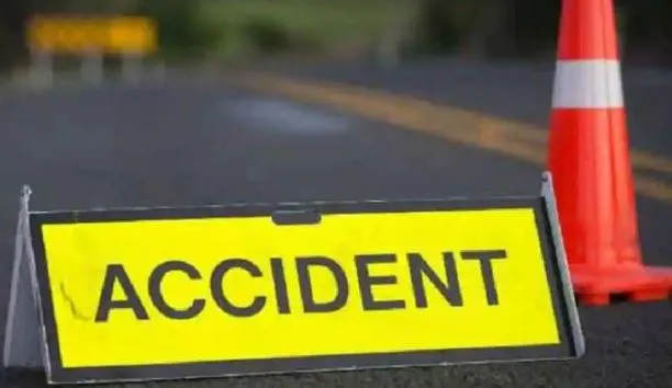 पीलीभीत: पुलिस के सामने गन्ना लदे ट्रक से कुचला साइकिल सवार, मौत