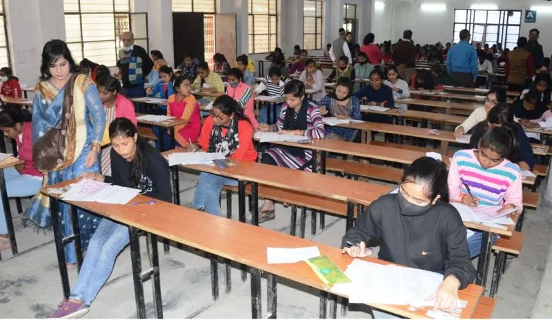 बरेली: रामपुर में उपचुनाव की वजह से परीक्षा का कार्यक्रम बदला, अब इस दिन से होगी शुरू