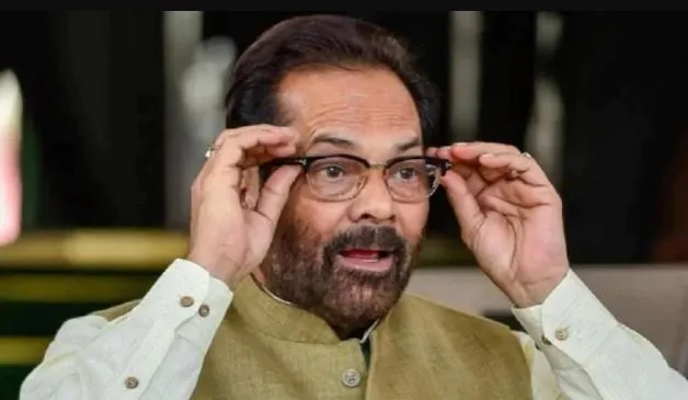 ‘वोटों के सौदागर’ निहित स्वार्थों के लिये लोगों का शोषण कर रहे हैं: नकवी