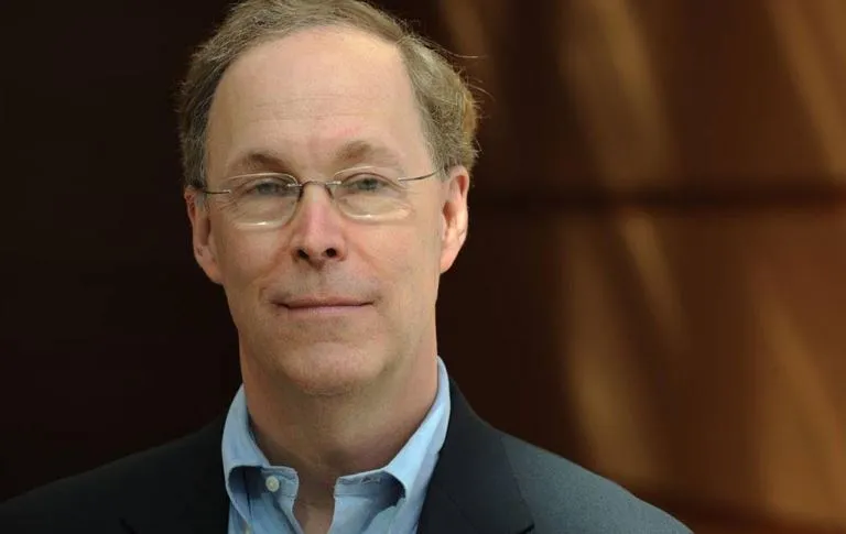 नोबेल विेजेता डगलस डॉयमंड ने कहा- अमेरिका के दरों में वृद्धि की रफ्तार घटाने पर स्थिर होगा रुपया