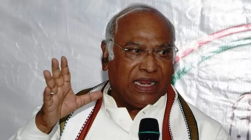 नौकरियां देने के झांसे को समझ चुके गुजरात के युवा: कांग्रेस अध्यक्ष खड़गे