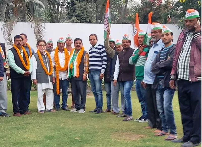 बरेली: सपा छोड़कर अफजाल हुसैन ने साथियों के साथ कांग्रेस में हुए शामिल