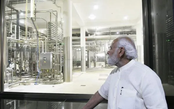 पिछले आठ वर्षों में दूध उत्पादन में हुई वृद्धि की प्रधानमंत्री नरेंद्र मोदी ने की सराहना