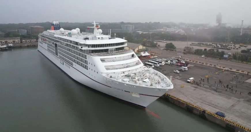 कोविड की पाबंदियां हटने के बाद पहली बार मंगलुरु बंदरगाह पहुंचा क्रूज़ पोत