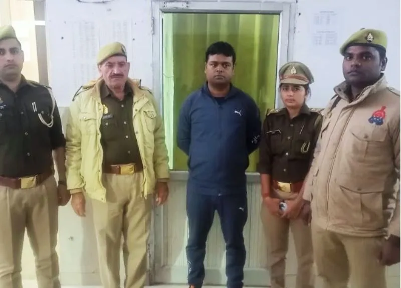 मेरठ : 25 हजार के इनामी अंतरराष्ट्रीय मोबाइल तस्कर को पुलिस ने पकड़ा