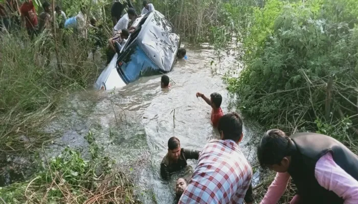 हरदोई: तालाब में गिरी कार, 3 बारातियों की मौत, एक की हालत नाज़ुक
