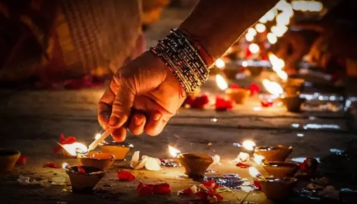 प्रयागराज: देव दीपावली पर 11 लाख दीपों से जगमगाएंगे गंगा के घाट