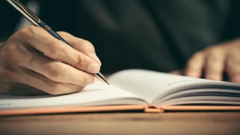 मुरादाबाद : छात्र मॉडल पेपर से करें परीक्षा की तैयारी