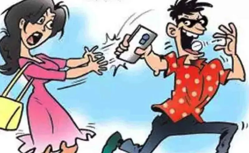 बरेली: घर में घुसकर महिला को पीटकर छीना मोबाइल, जान से मारने की दी धमकी