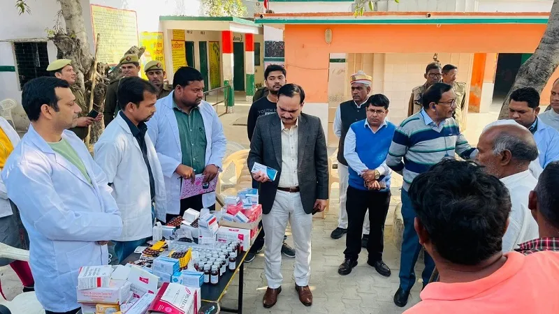 अमरोहा: डीएम ने गांवों की सफाई व्यवस्था की जानी हकीकत, ग्रामीणों से की वार्ता