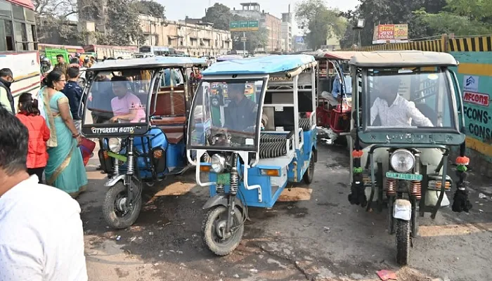 Kanpur News: ई-रिक्शा की अराजकता से यातायात व्यवस्था बेपटरी, ट्रैफिक पुलिस, प्रशासन के साथ RTO के अधिकारी भी मौन
