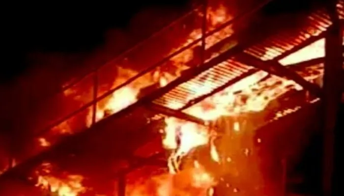 सहारनपुर: पेपर मिल में लगी भीषण आग, मजदूर की जलकर मौत
