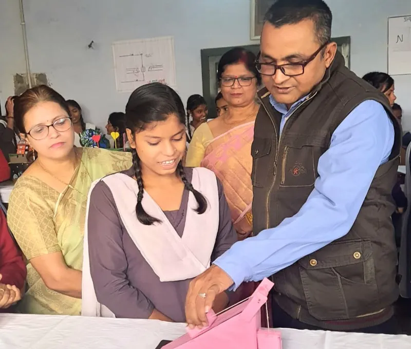 बेटियों ने दिखाई वैज्ञानिक प्रतिभा, मंडलीय विज्ञान प्रगति अधिकारी डॉ दिनेश कुमार ने विज्ञान का बताया ये महत्व