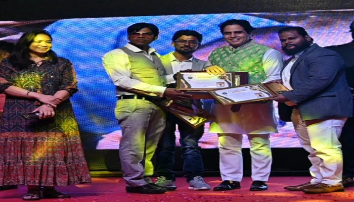 हमीरपुर: अनुज और केशव हुए नेशनल गोल्डन बेस्ट अचीवमेंट अवार्ड से सम्मानित