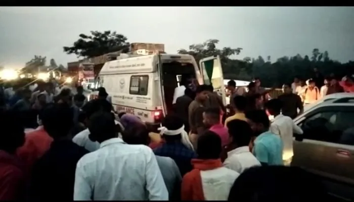 सीतापुर: बाइक और कार की आमने-सामने हुई टक्कर, हादसे में दो की मौत