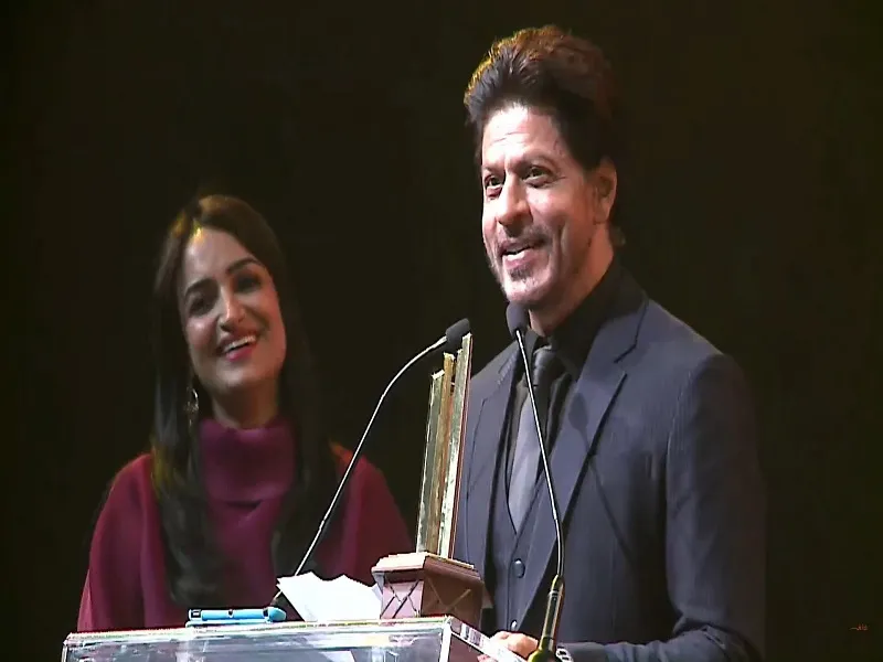 Shah Rukh khan को मिला  Global Icon अवॉर्ड , UAE में किया गया सम्मानित