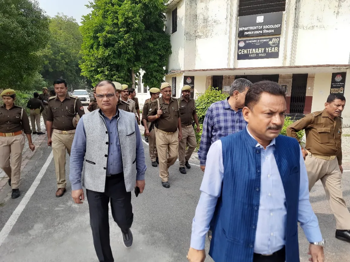 लखनऊ विश्वविद्यालय: छात्र पर हमले के बाद एक्शन में चीफ प्रॉक्टर, कैंपस में चला सघन चेकिंग अभियान 