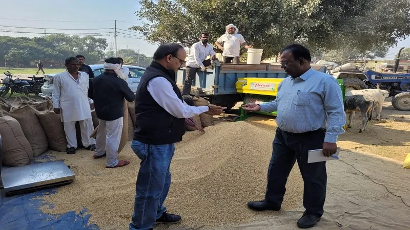 मुरादाबाद :  नोडल अपर आयुक्त ने धान खरीद में शिथिलता बरतने वाली एजेंसियों के प्रभारियों को लगाई फटकार