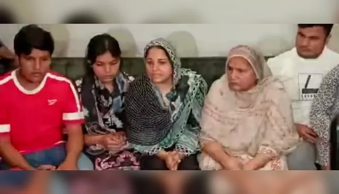 SP MLA Irfan Solanki की पत्नी नसीम ने प्रेस कांफ्रेंस कर पति को बताया निर्दोष, बोली- पटाखों से लगी थी आग