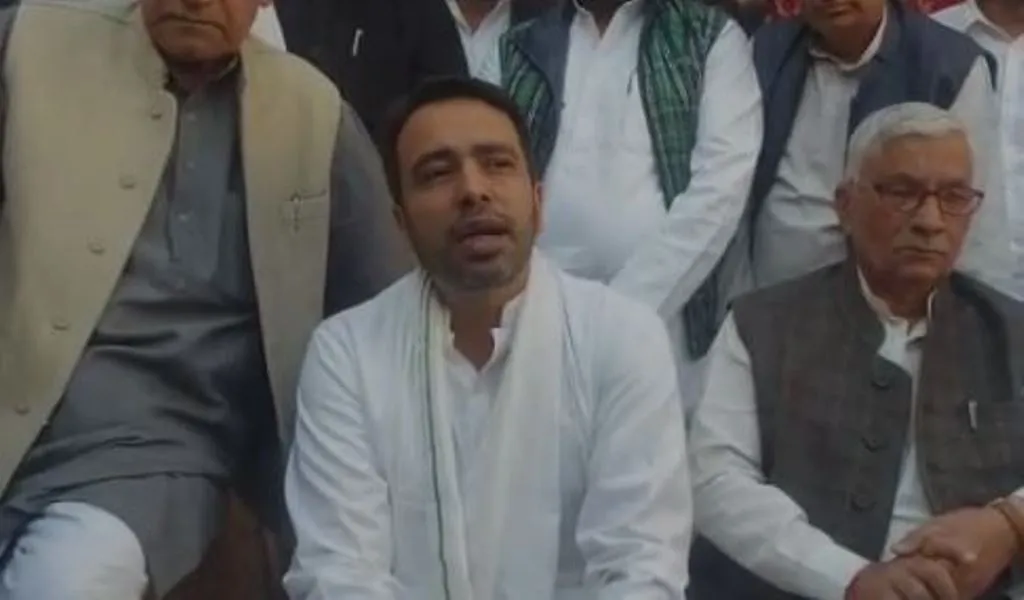 खतौली जाने से पहले मेरठ पहुंचे रालोद मुखिया जयंत चौधरी, प्रेस वार्ता के दौरान बीजेपी पर साधा निशाना