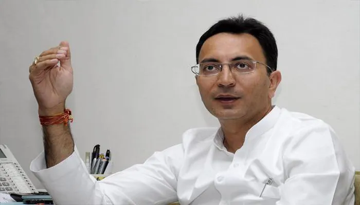 लखनऊ: जितिन प्रसाद ने किया लोक निर्माण विभाग मुख्यालय का औचक निरीक्षण, की कार्रवाई