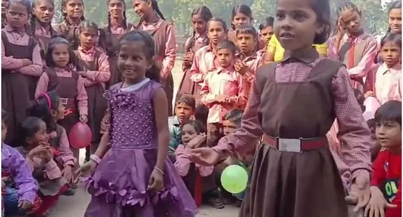 लखनऊ: सरकारी स्कूलों में नन्हे-मुन्ने बच्चों ने अनोखे ढंग से मनाया चाचा नेहरू का जन्मदिन, आयोजित हुआ बाल मेला