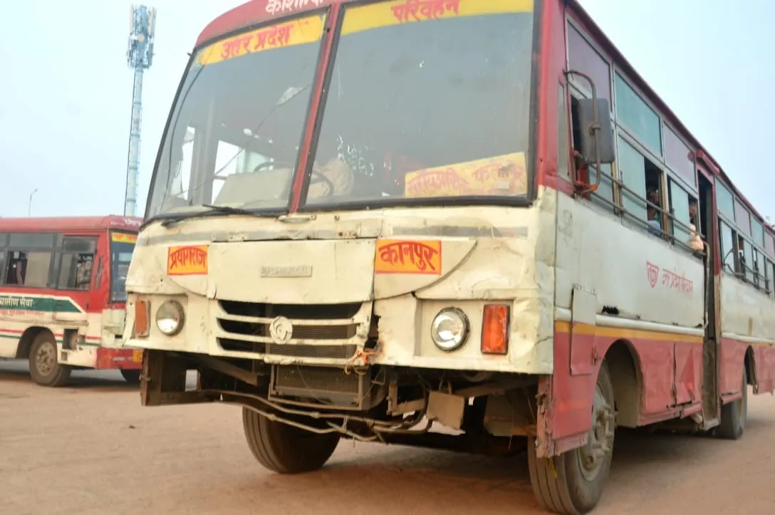 Kanpur के Jhakarkati Bus Adda से चलने वाली बसों की हालत जर्जर, यात्रियों की जान से हो रहा खिलवाड़, अधिकारी बेपरवाह