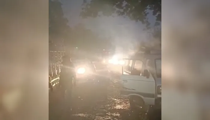 Kanpur Fire News : चलती स्कूली वैन व मकान में लगी भीषण आग, बच्चों व शिक्षिकों ने कूदकर बचाई जान