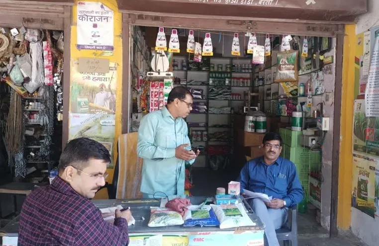 बरेली: चार खाद- बीज बिक्री केंद्रों पर मिली गड़बड़ी, लाइसेंस निलंबित