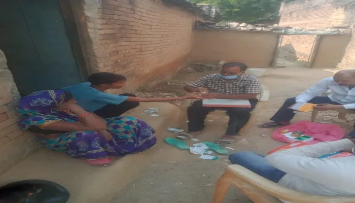 हमीरपुर: डेंगू से मौत पर स्वास्थ्य विभाग चौकन्ना, किया एंटीलार्वा का छिड़काव