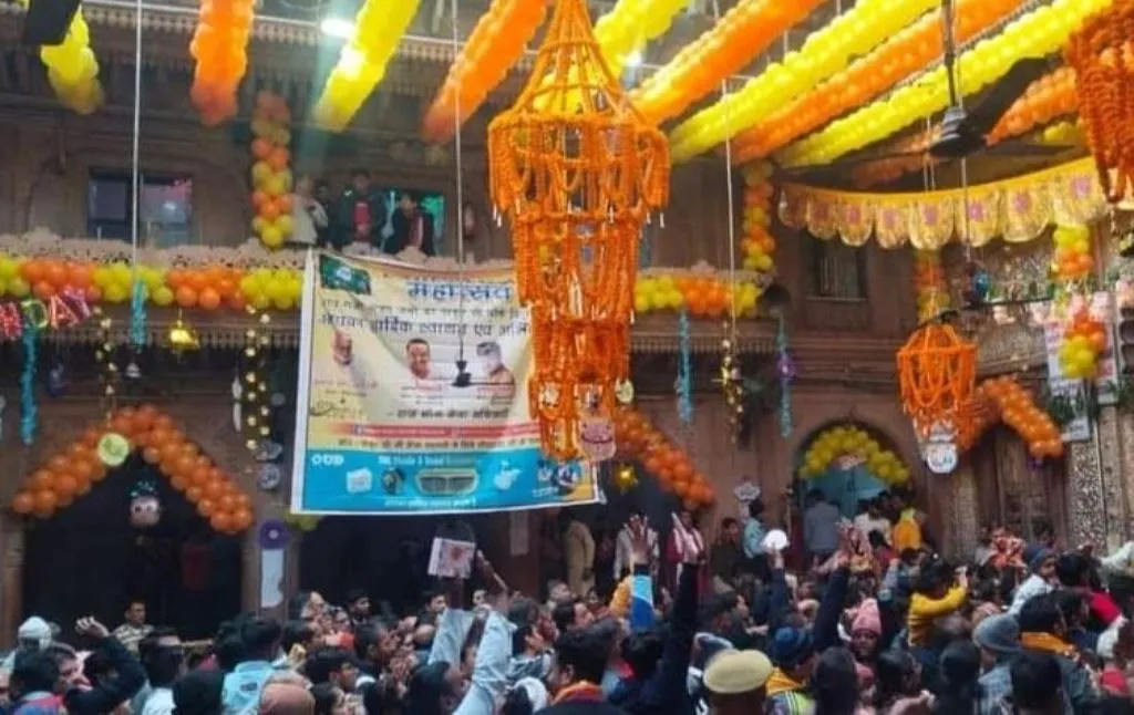 मथुरा: बांके बिहारी लाल के प्राकट्योत्सव पर कान्हा की नगरी में उत्सव का माहौल,  धार्मिक अनुष्ठानों की मची धूम 