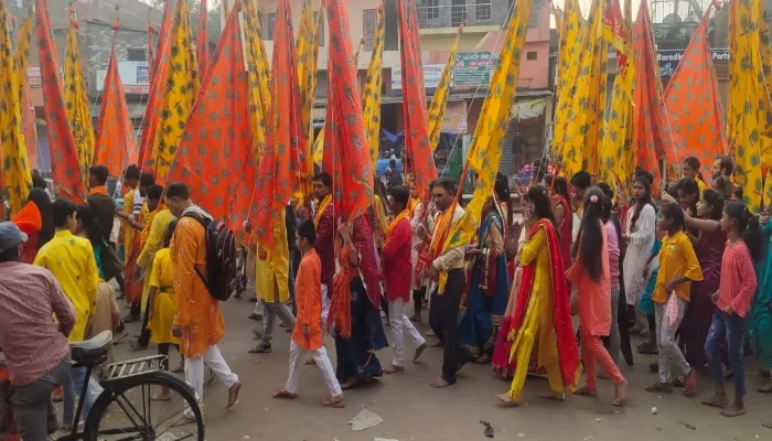 बहराइच: नेपालगंज के लिए रवाना हुई निशान यात्रा, शामिल हुए सैकड़ों लोग