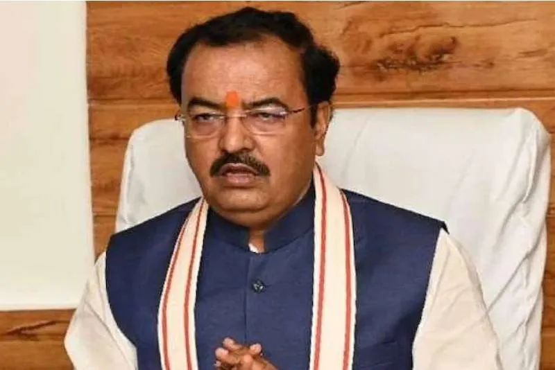 लखनऊ: पूर्वांचल एक्सप्रेस-वे पर नीलगाय से टकराई डिप्टी सीएम के काफिले की गाड़ी, सभी सुरक्षित 