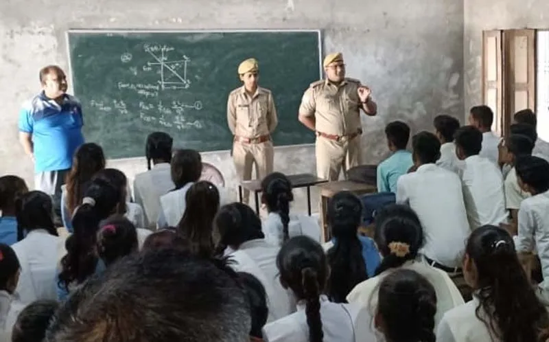 यूपी के माध्यमिक इंटर कॉलेजों में स्थापित होंगे साइबर क्लब, साइबर अपराध की होगी पढ़ाई