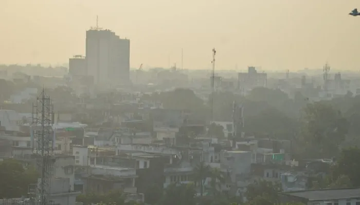 Delhi जितनी खराब हुई Kanpur की हवा, औद्योगिक नगरी का AQI 237 रिकॉर्ड किया गया, खराब सड़कों की धूल से बीमारी के शिकार हो रहे लोग