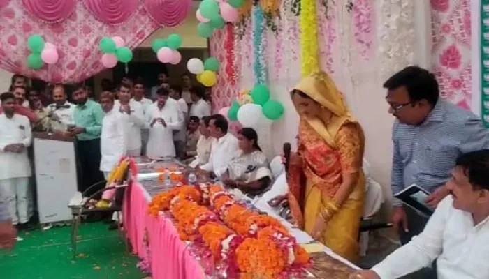 इटावा: राधा यादव ने ली ब्लॉक प्रमुख पद की शपथ