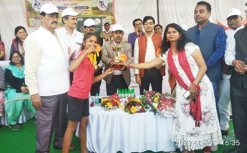 लखनऊ: सरकारी स्कूलों की बाल क्रीड़ा प्रतियोगिता व शैक्षिक समारोह में वंश और स्वाति ने अपने नाम की चैम्पियनशिप