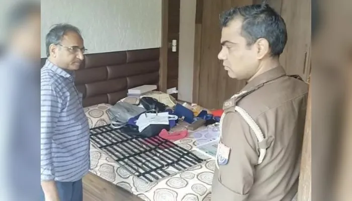 Kanpur News : रिटायर्ड CMO के घर से नकदी, जेवरात समेत 20 लाख की चोरी, पुलिस पर लापरवाही का आरोप