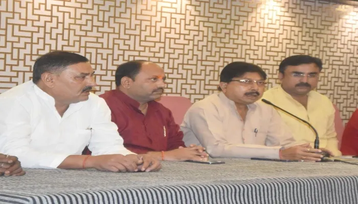 अयोध्या: सपा का आरोप, निकाय चुनाव के नाम पर हो रहा खिलवाड़