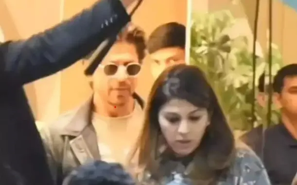 एयरपोर्ट पर शाहरुख खान और उनकी टीम को रोका, कस्टम विभाग ने एक घंटे तक की पूछताछ, जानें वजह