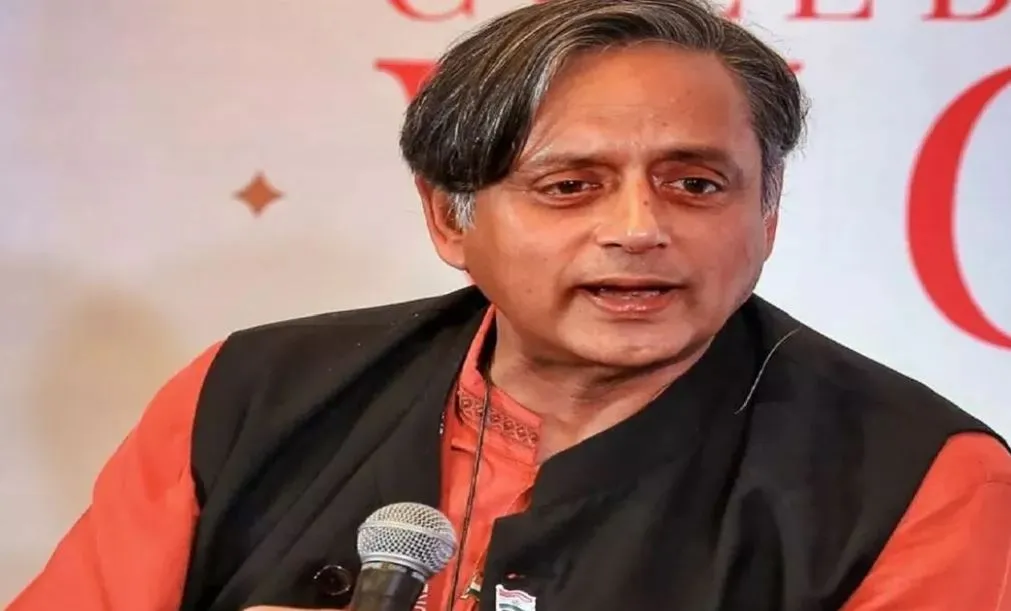 मैंने ही सबसे पहले महापौर का इस्तीफा मांगा था: शशि थरूर 