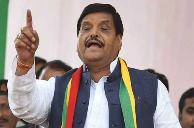 चापलूसों से घिरे हैं अखिलेश यादव :शिवपाल
