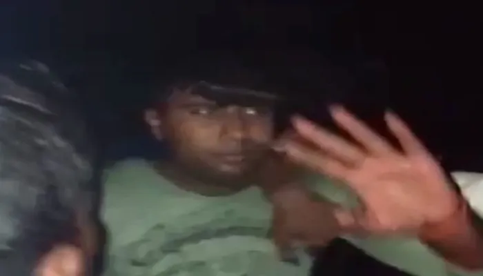 हमीरपुर: युवती के साथ आपत्तिजनक हालत में पकड़ा गया सिपाही, लोगों ने वीडियो बनाकर किया वायरल, मामला दबाने में जुटी पुलिस