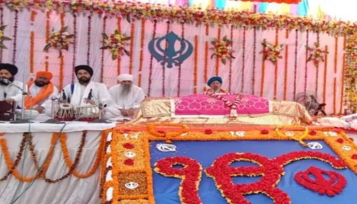 अयोध्या: भव्य तरीके से मनाया गया गुरुनानक देव का प्रकाशोत्सव