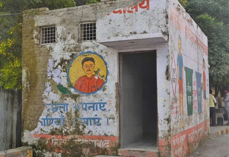 विश्व शौचालय दिवस : दो अरब खर्च फिर भी 30,000 लोग खुले में जा रहे शौच