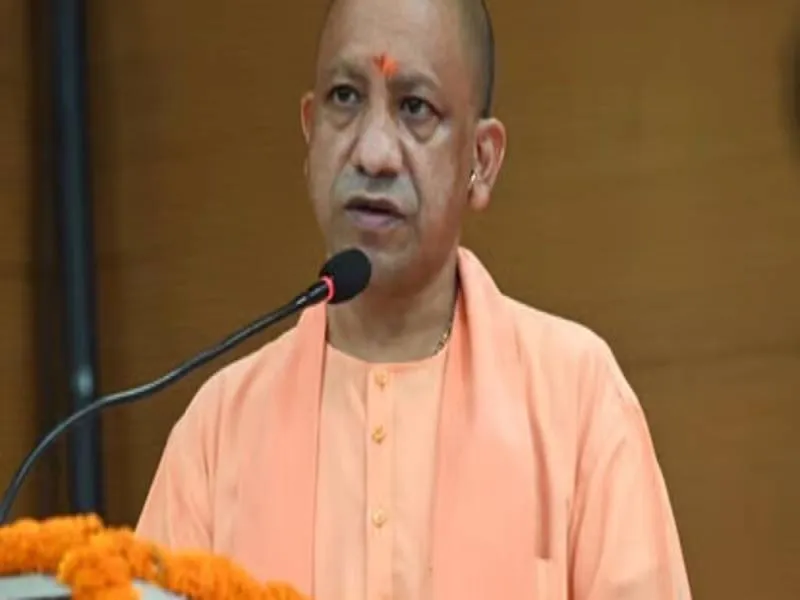 मुख्यमंत्री योगी ने सिख संत गुरु तेग बहादुर और समाज सुधारक ज्योतिबा फुले को दी श्रद्धांजलि  