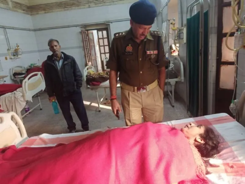 वाराणसी नाव दुर्घटना के पीड़ितों से पुलिस कमिश्नर ने किया तेलुगू में संवाद, दिया हर संभव मदद का भरोसा