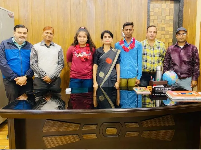 इटावा: अनामिका और भोला सिंह ने खेलकूद प्रतियोगिता में जीता स्वर्ण पदक