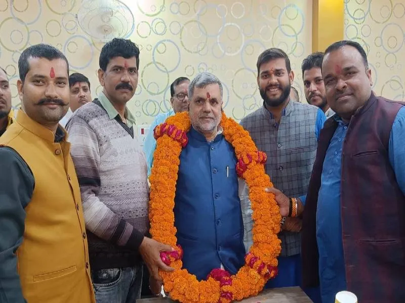 बहराइच: एमएलसी से मिलकर शिक्षक समस्याओं के निस्तारण पर दिया बल