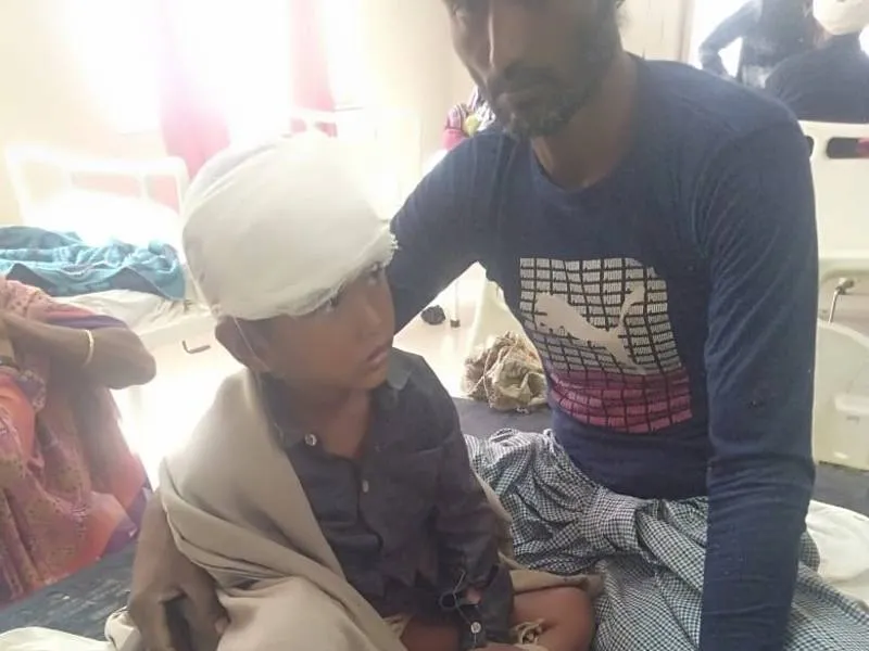बहराइच: तेंदुए के हमले से घायल बालक को नहीं मिल रहा इलाज, परिजनों ने लगया आरोप